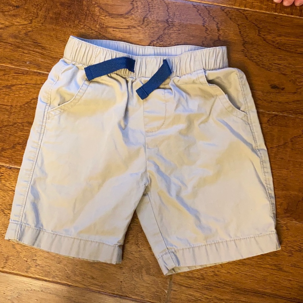Adorable Nautica khaki shorts